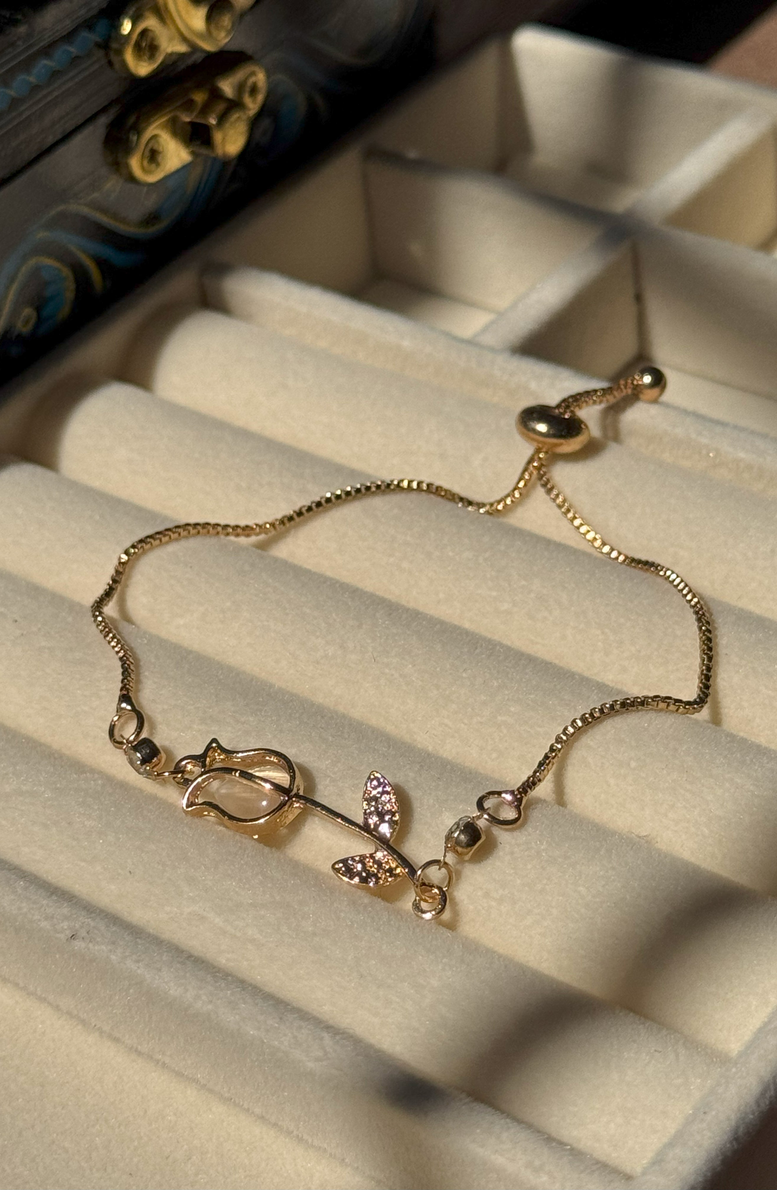Bloomelle Pendant - Gold Pendant